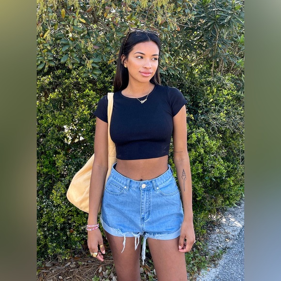 Princess Polly El Basico Cropped Tee in Black Size 6 New with tag - Picture 3 of 16